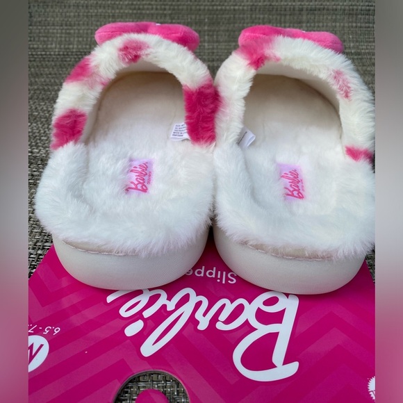 Barbie Pink Cream Faux Fur Logo Super Push Comfy Women's Slippers Sz M (6.5-7.5) - Picture 4 of 13